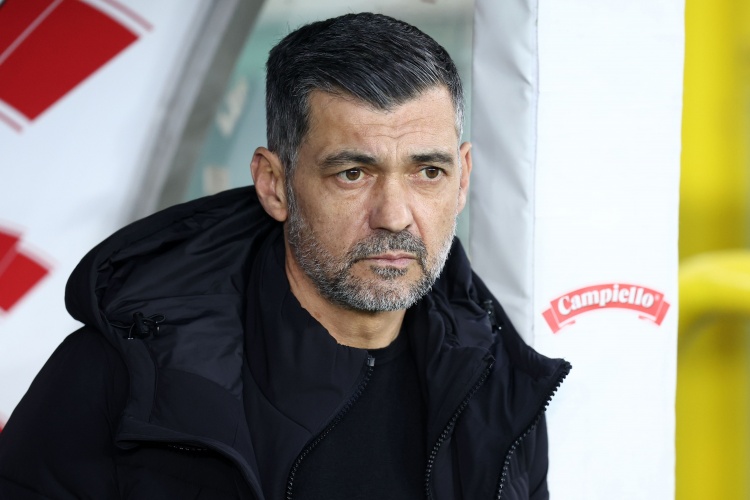 隆戈：米兰联赛排名下降+欧冠出局，孔塞桑至今的执教堪称灾难